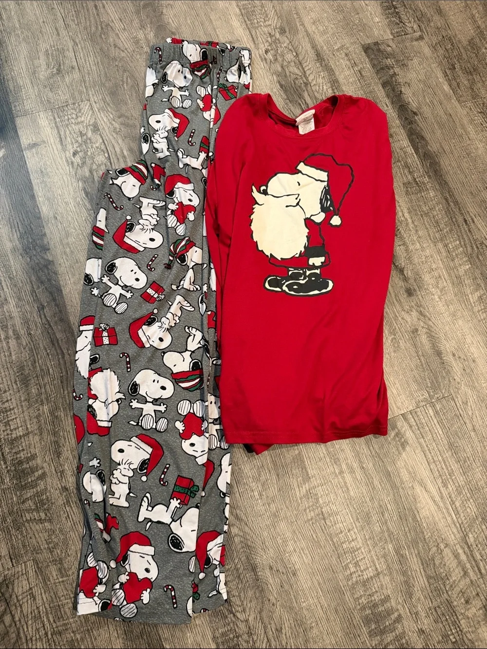 munki munki Red & Gray Snoopy Santa Women's Pajama Set